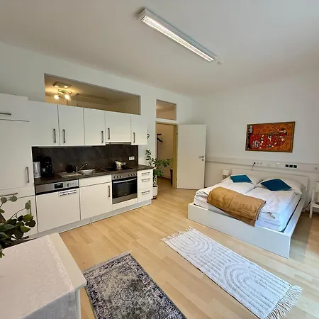 Giardino Airport With Garden Schwechat