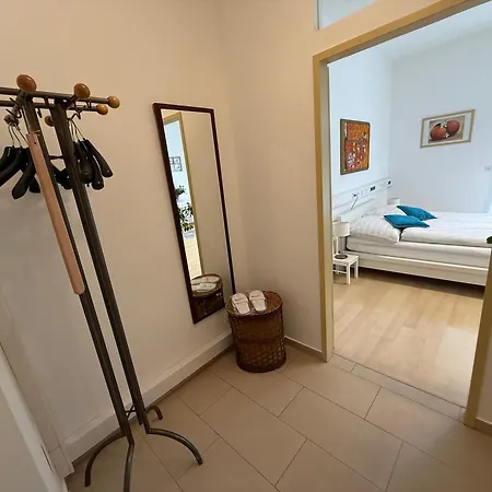 Giardino Airport With Garden Apartman