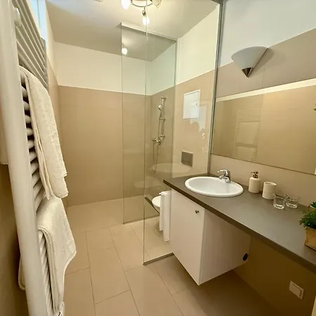 Giardino Airport With Garden *