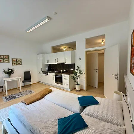 Apartman Giardino Airport With Garden