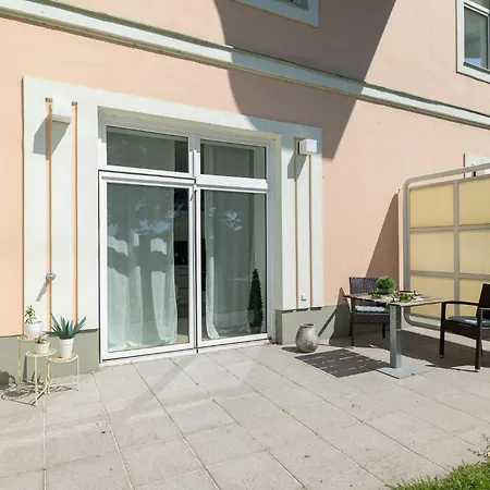 Giardino Airport With Garden