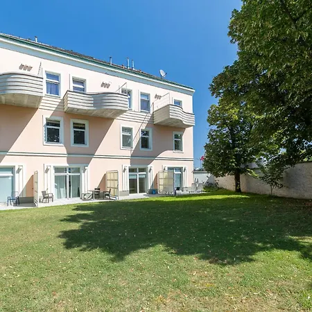 Garden Vienna Airport - By Mynests Apartment