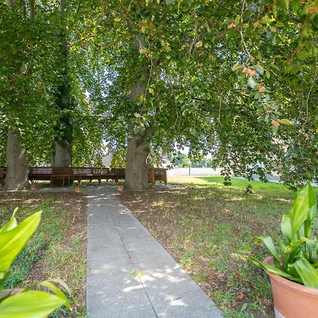Garden Vienna Airport - By Mynests Apartment