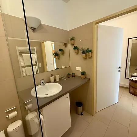 Apartment Garden Vienna Airport - By Mynests