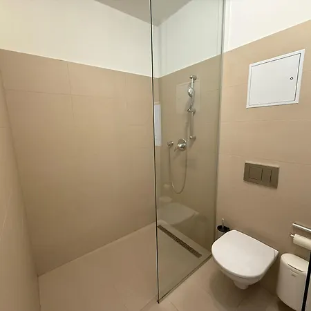 Apartment Garden Vienna Airport - By Mynests Schwechat