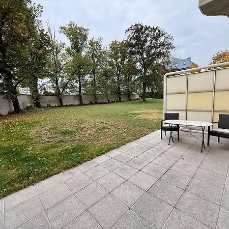 Garden Vienna Airport - By Mynests Apartment