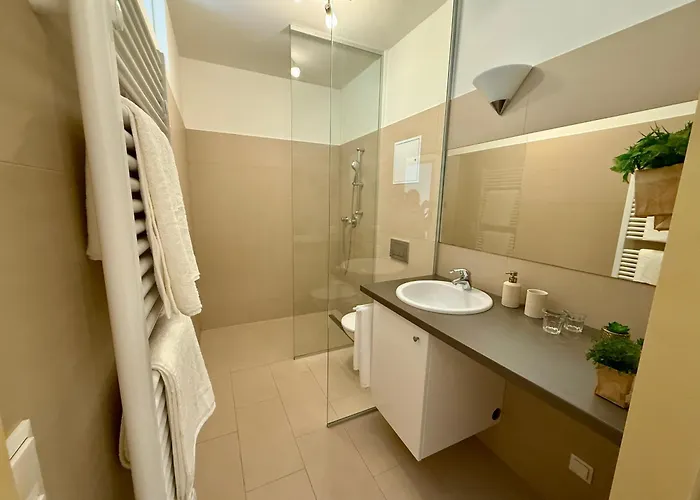 Giardino Airport With Garden *